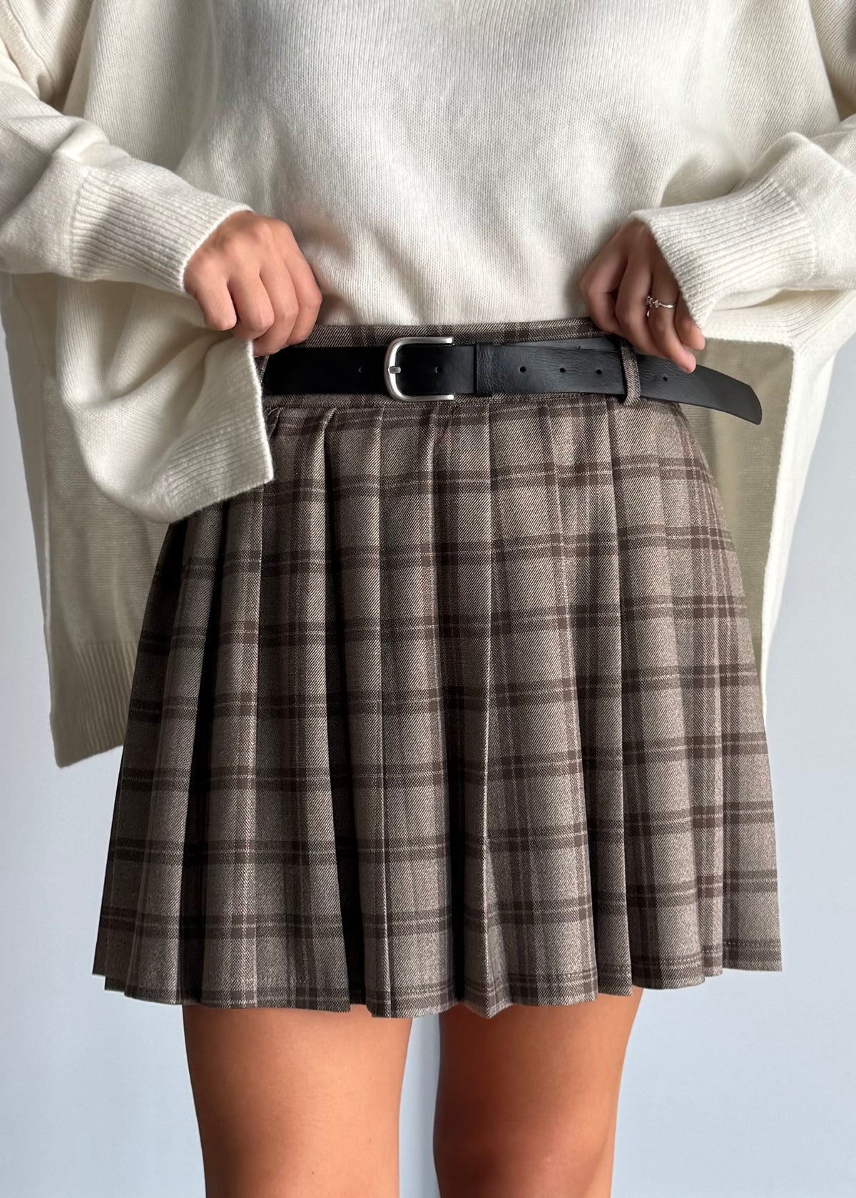 Minigonna a quadri beige con pieghe