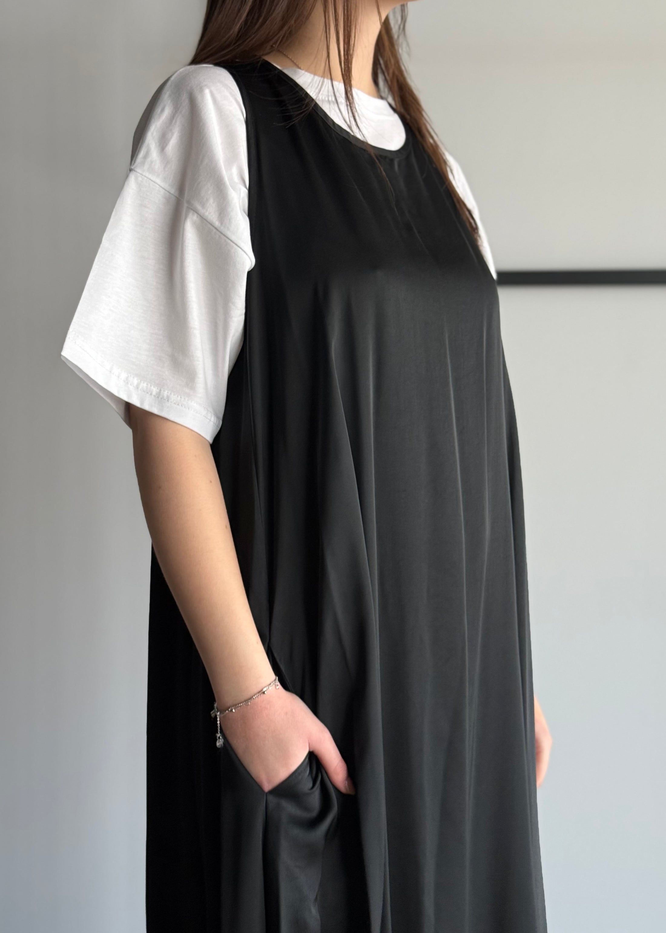 Abito lungo ZAHJR in satin nero