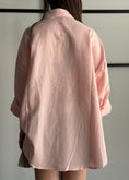 Carica l'immagine nel visualizzatore della galleria, Camicia THEVICE oversize rosa
