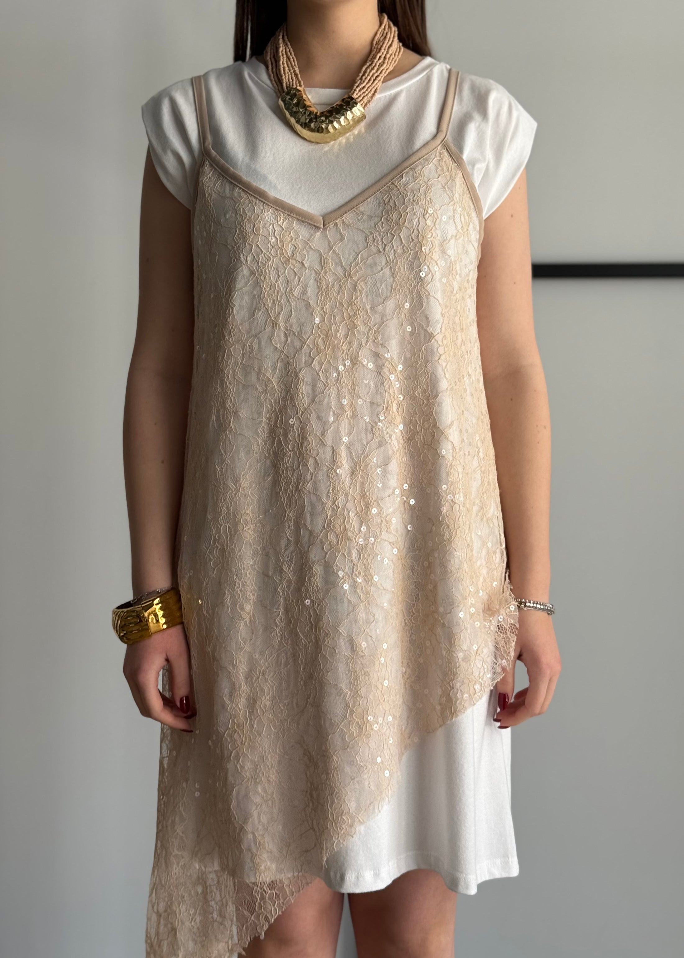 Abito KIKISIX con top in pizzo e t-shirt