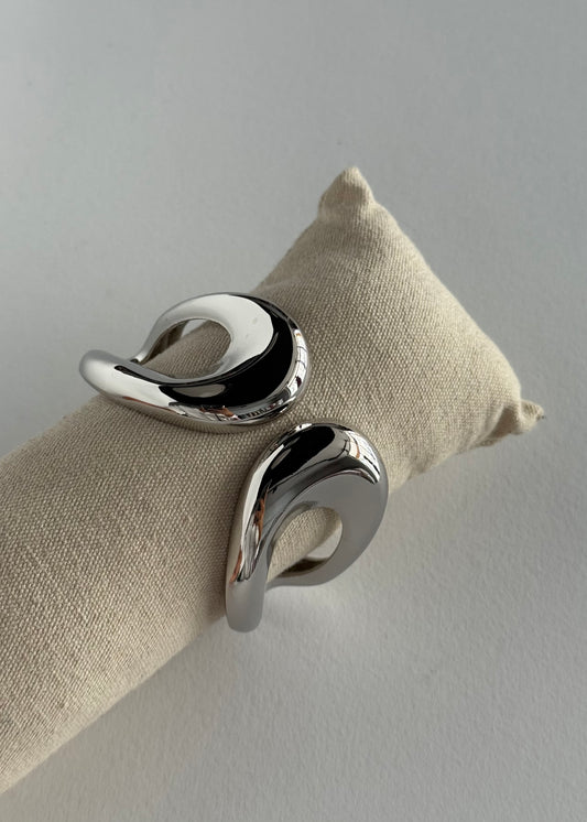 Bracciale rigido argento effetto scultoreo
