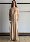 Carica l'immagine nel visualizzatore della galleria, Abito lungo ZAHJR in satin avena
