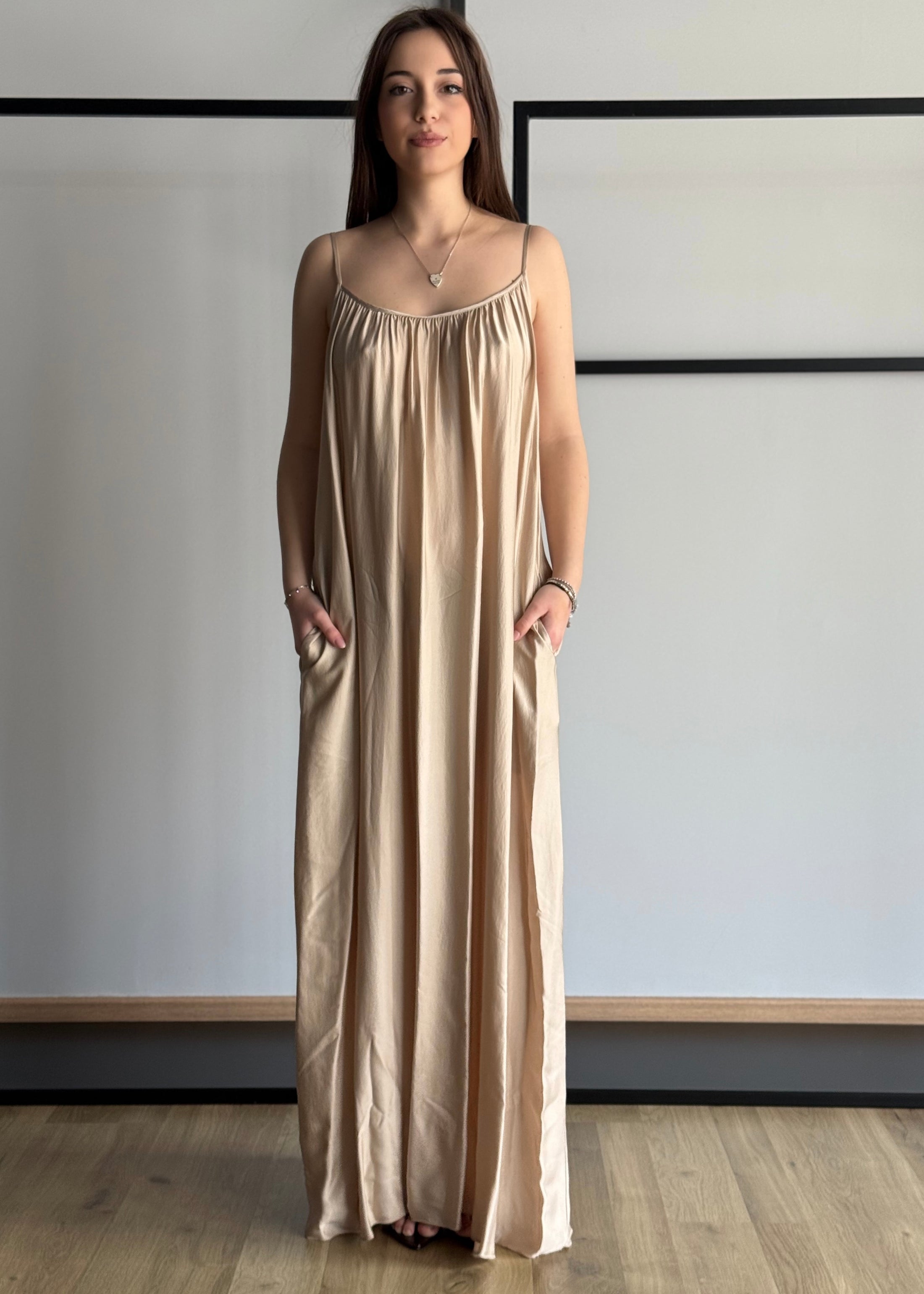 Abito lungo ZAHJR in satin avena