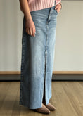 Carica l'immagine nel visualizzatore della galleria, Gonna THEVICE in denim
