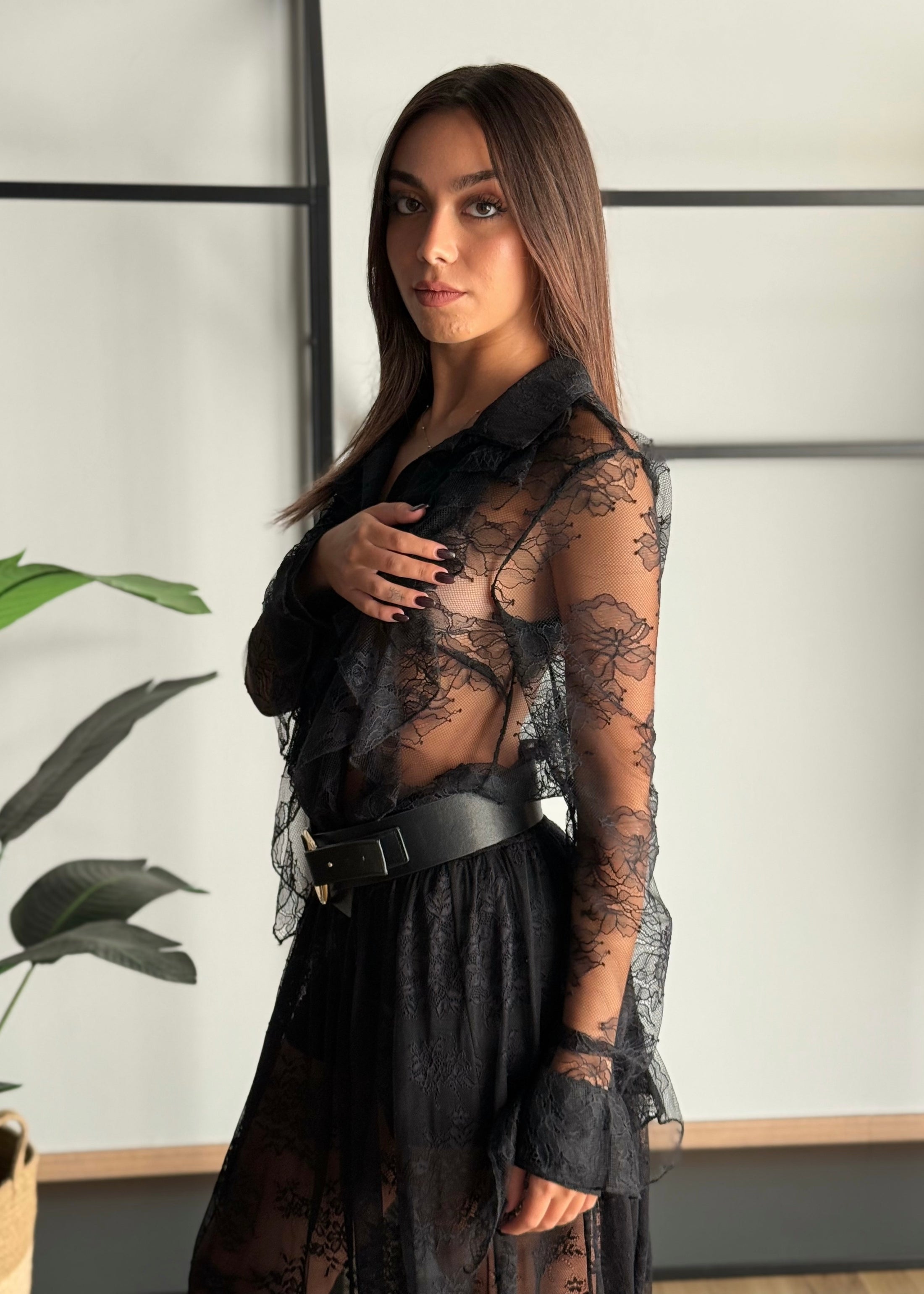 Camicia in pizzo con volant -KONTATTO