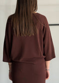 Carica l'immagine nel visualizzatore della galleria, Maglia KONTATTO manica 3/4 cioccolato
