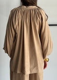 Carica l'immagine nel visualizzatore della galleria, Camicia ZAHJR con maniche ampie
