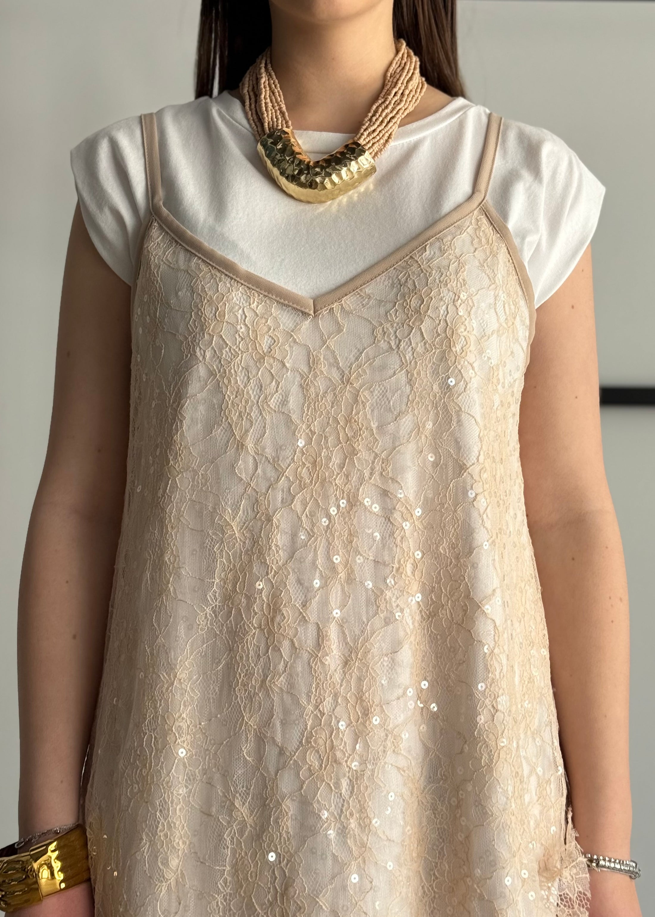 Abito KIKISIX con top in pizzo e t-shirt