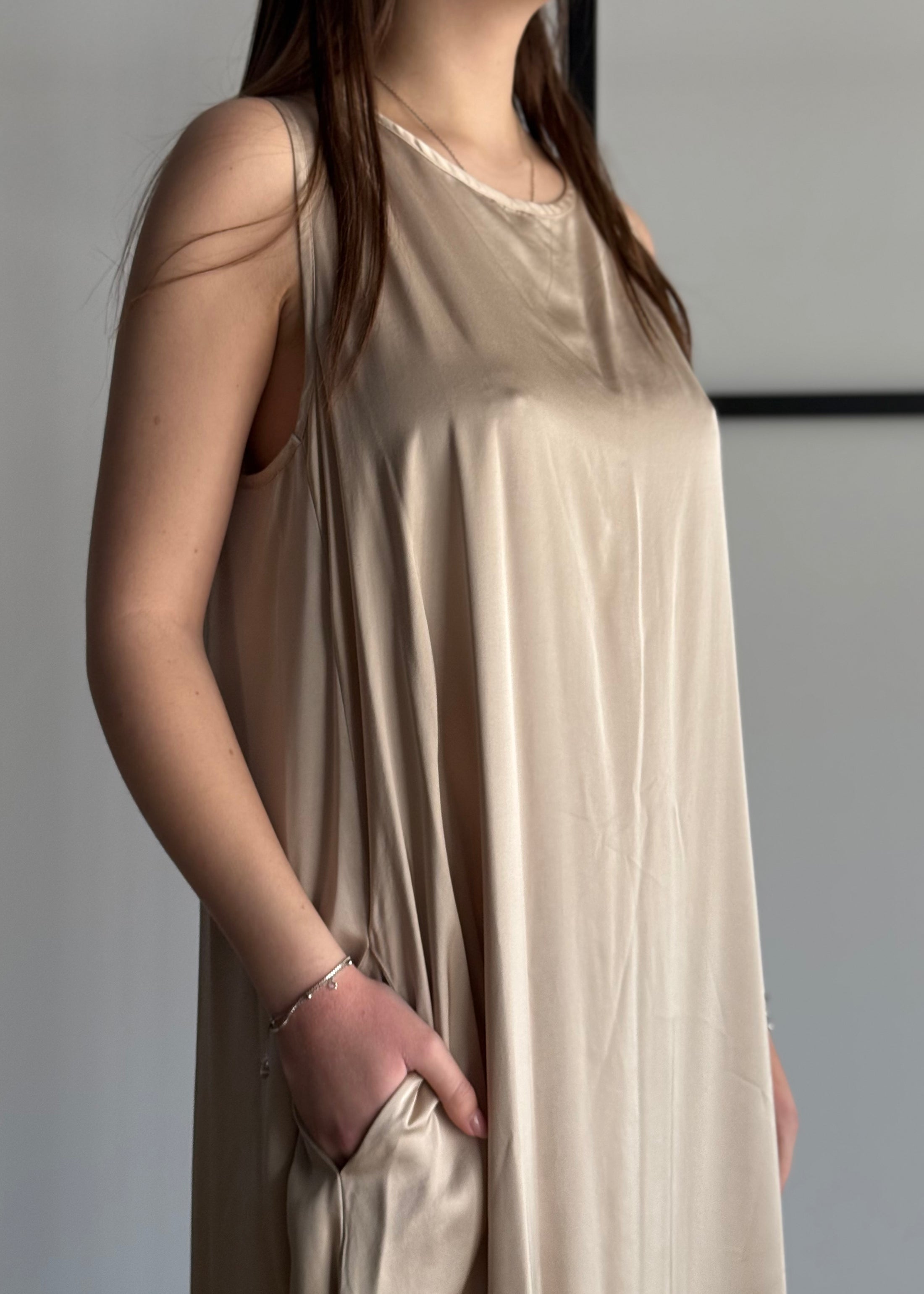 Abito lungo ZAHJR in satin avena