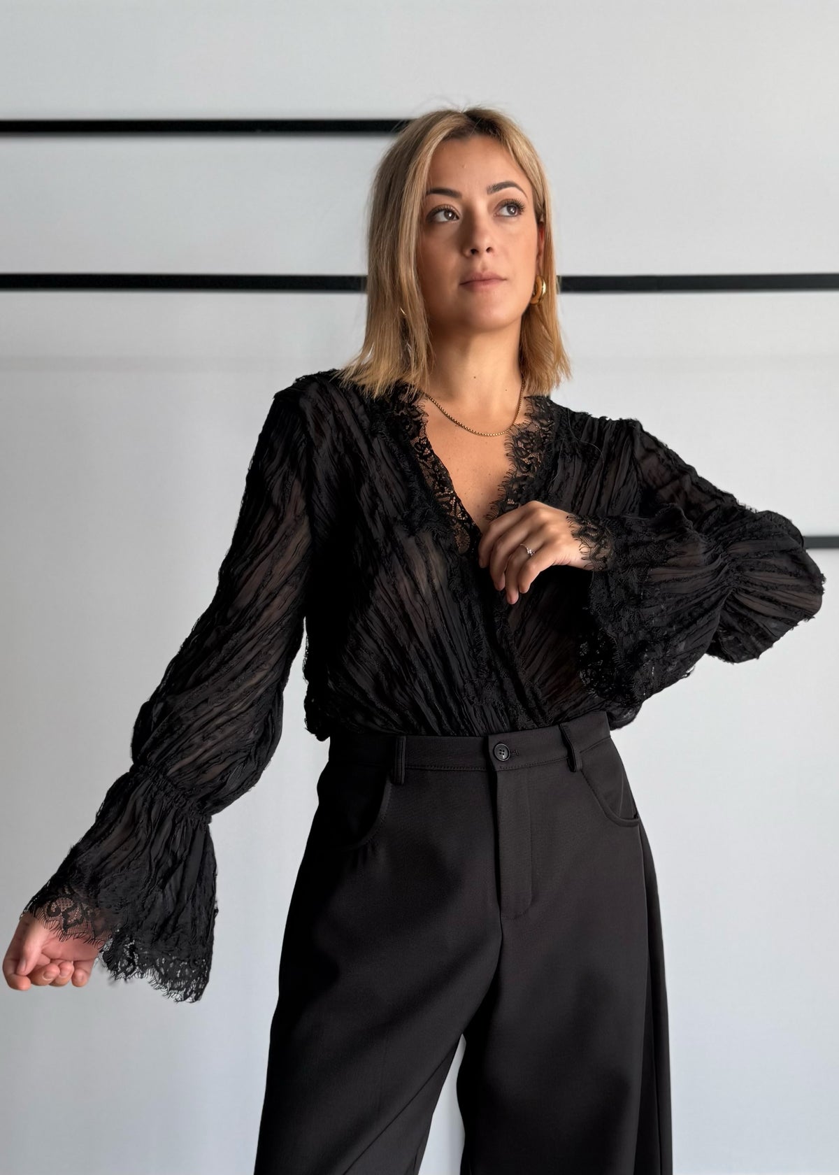 Body nero in pizzo con scollo incrociato - PHILIALOFT
