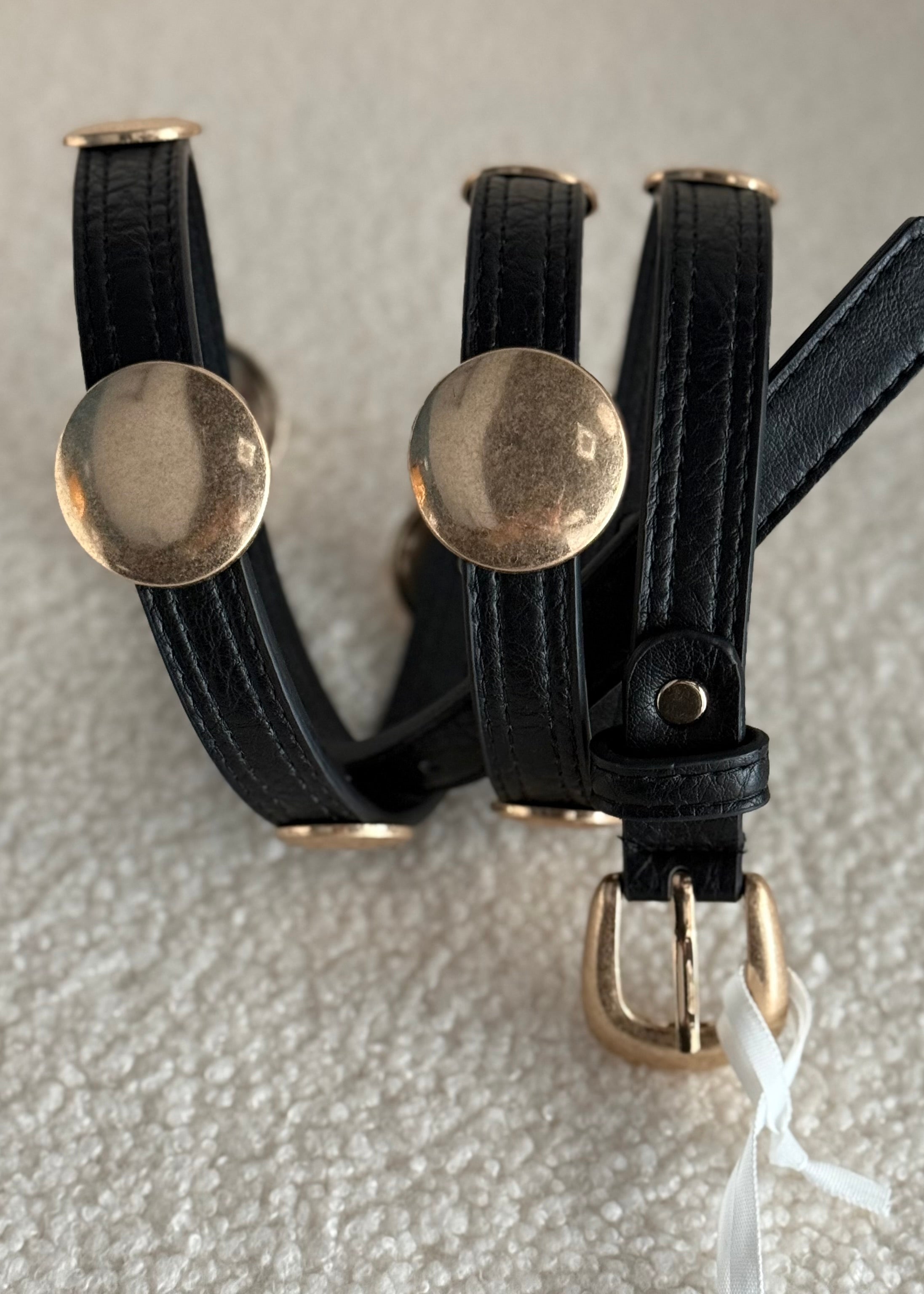 Cintura THEVICE nera con borchie oro