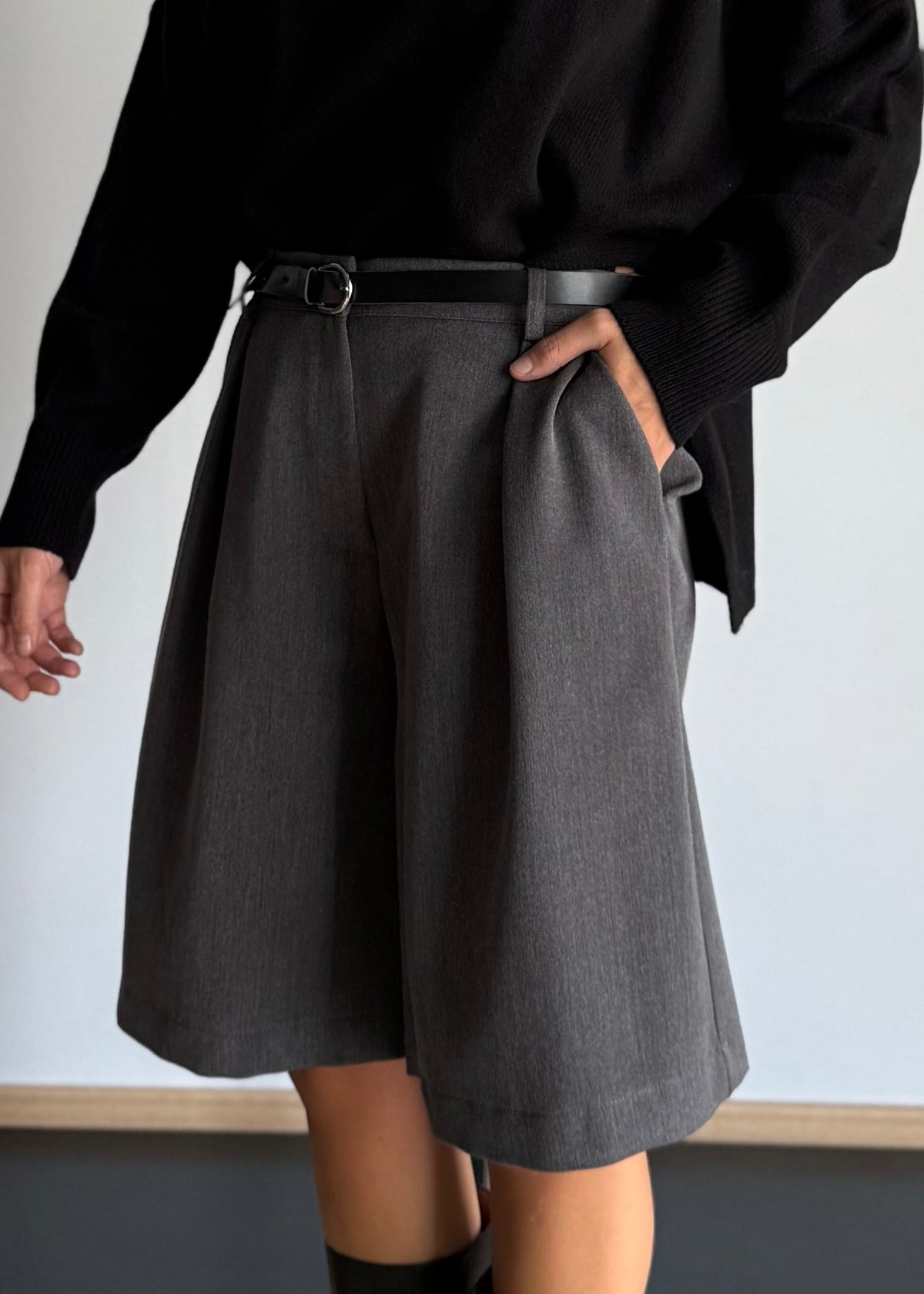 Bermuda sartoriale grigio con cintura - PHILIALOFT