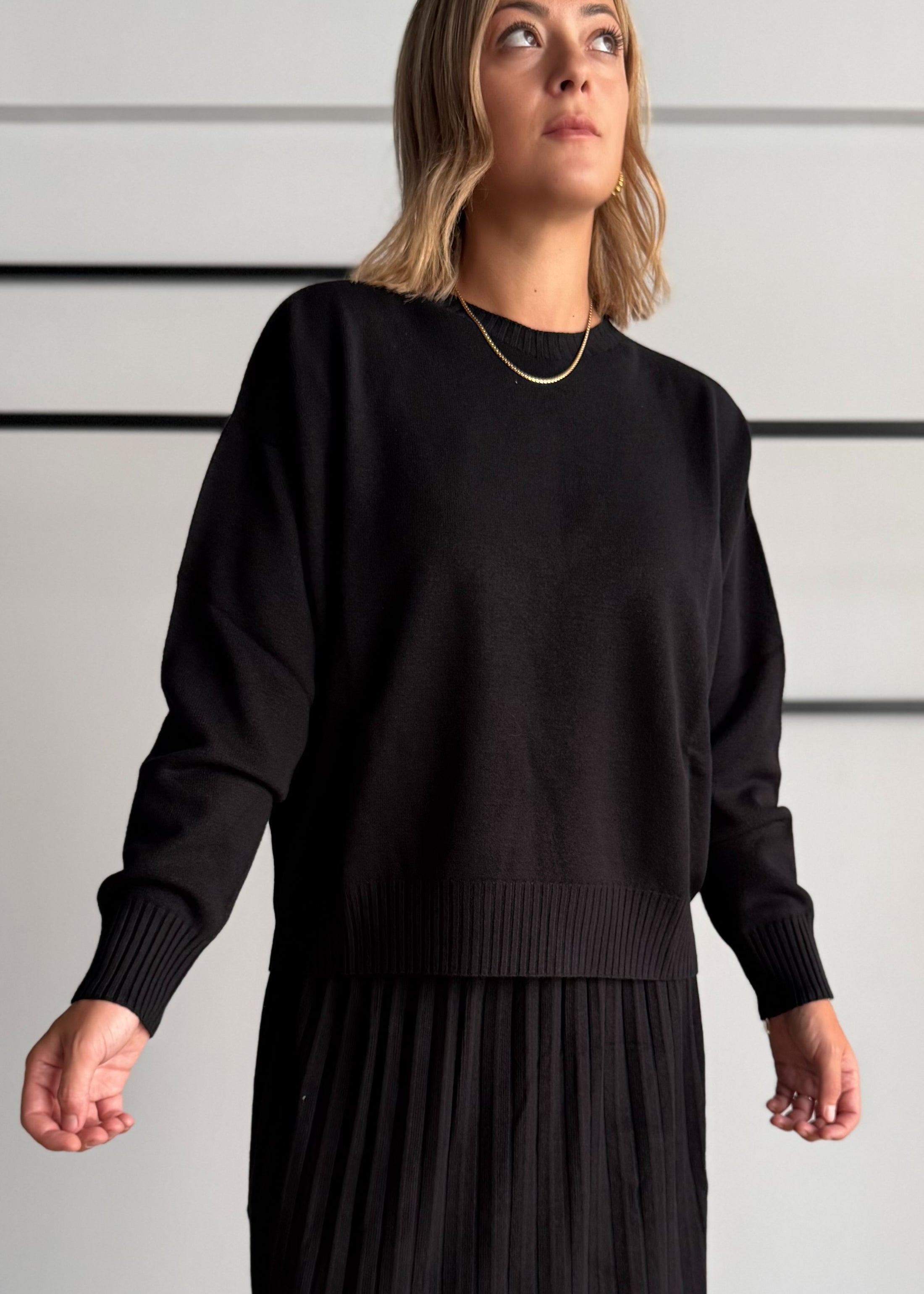 Maglia over girocollo nera - KONTATTO