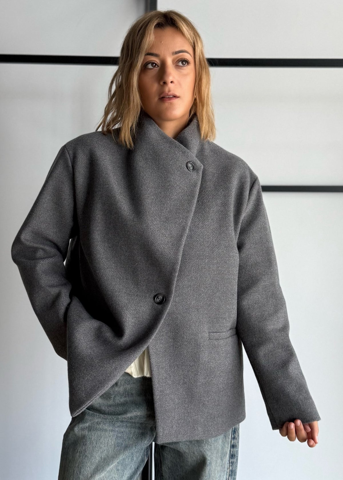 Cappotto grigio con chiusura asimmetrica - ZAHJR