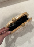 Carica l'immagine nel visualizzatore della galleria, Clutch in raffia crema
