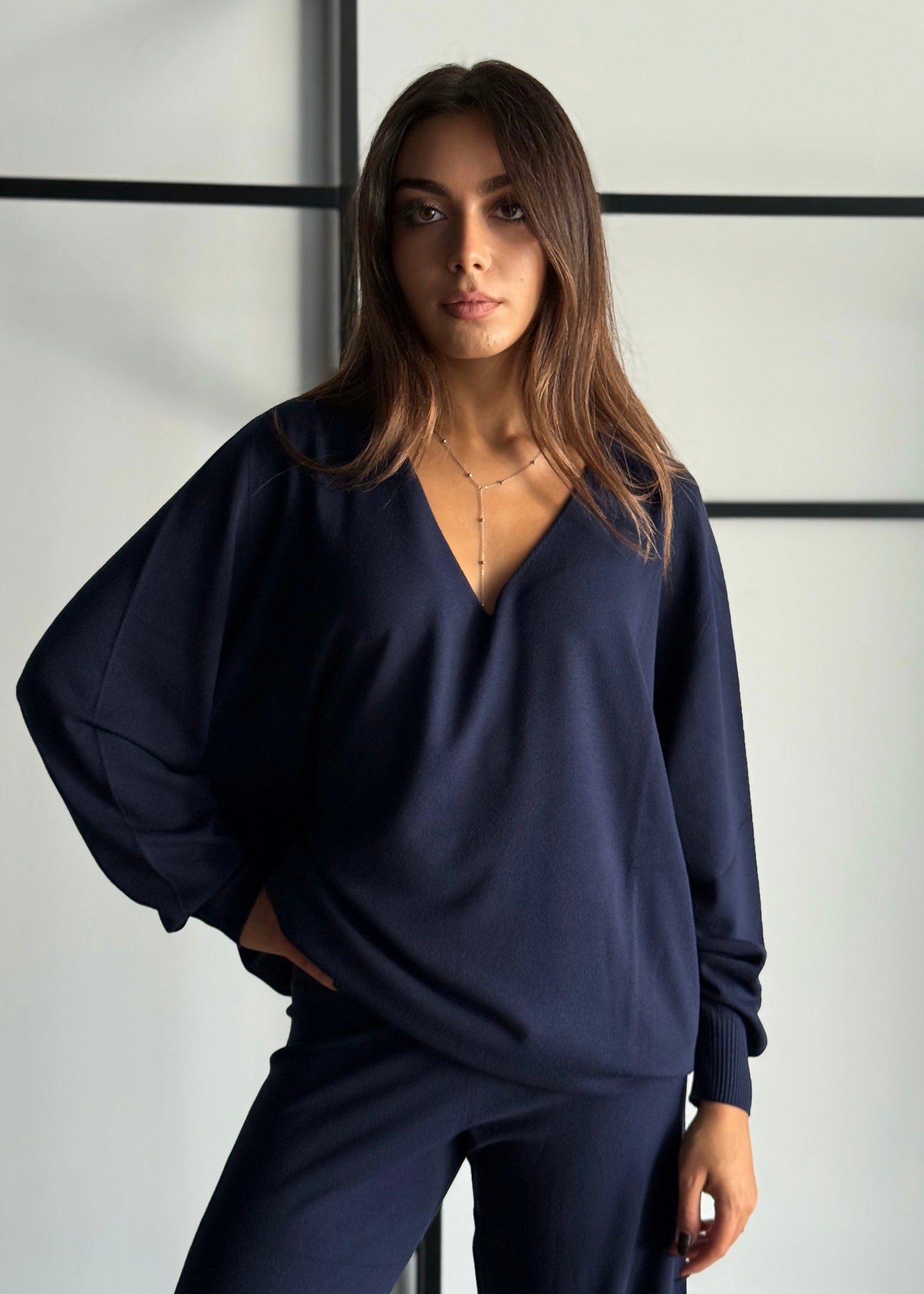 Maglia in viscosa scollo a V -KONTATTO
