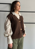 Carica l'immagine nel visualizzatore della galleria, Gilet ZAHJR in maglia con bottoni moro
