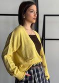 Carica l'immagine nel visualizzatore della galleria, Cardigan ZAHJR giallo con bottoni in legno

