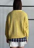 Carica l'immagine nel visualizzatore della galleria, Cardigan ZAHJR giallo con bottoni in legno
