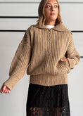 Carica l'immagine nel visualizzatore della galleria, Cardigan mastice con maxi collo e zip - KONTATTO
