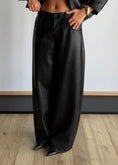 Carica l'immagine nel visualizzatore della galleria, Pantalone wide leg in ecopelle nero - PHILIALOFT
