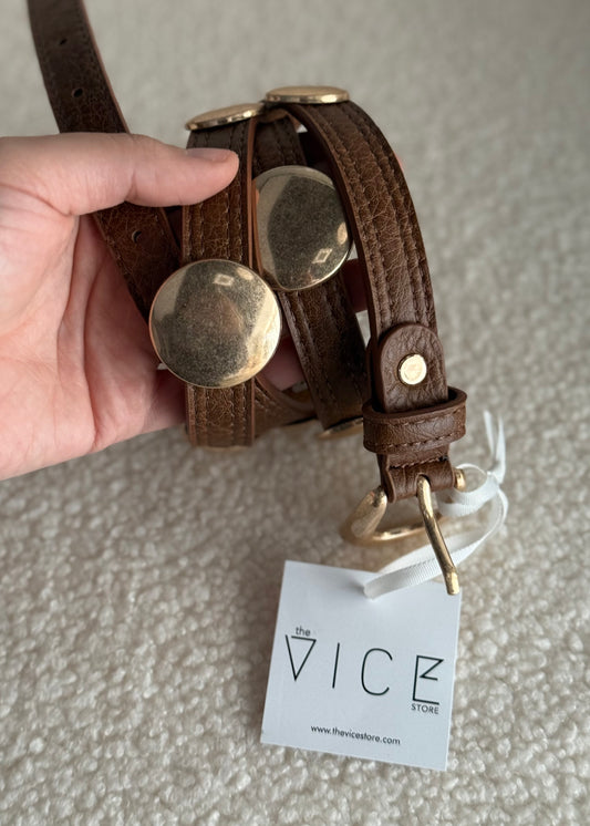 Cintura THEVICE cammello con borchie oro