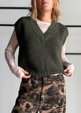 Carica l'immagine nel visualizzatore della galleria, Gilet in maglia militare con scollo V - ZAHJR
