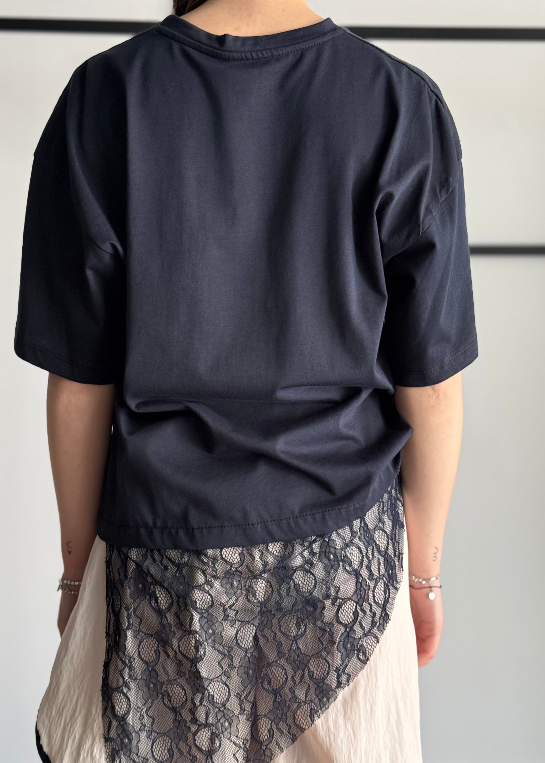 T-shirt KIKISIX blu con pizzo