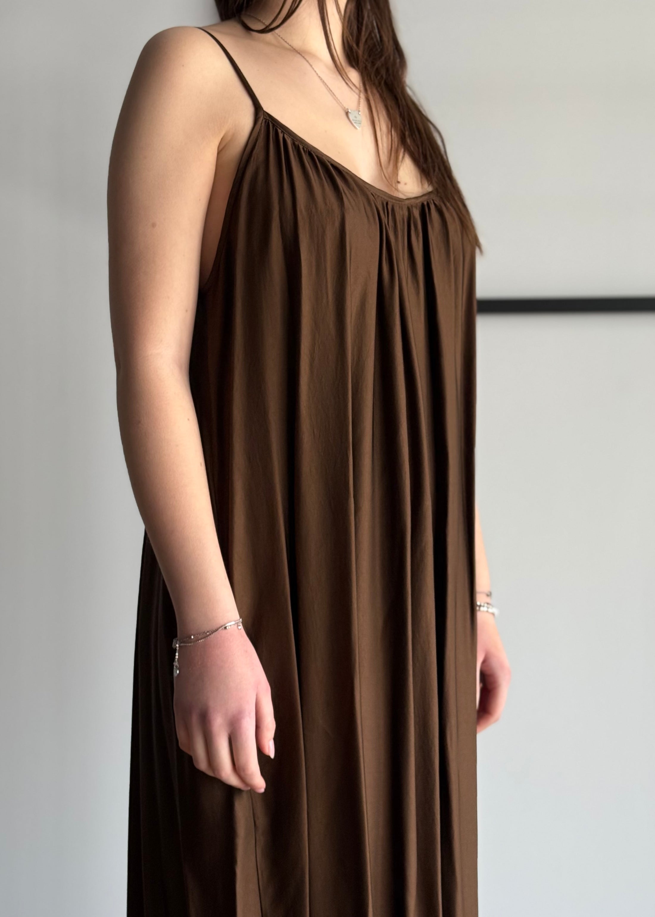 Abito lungo ZAHJR in satin moro