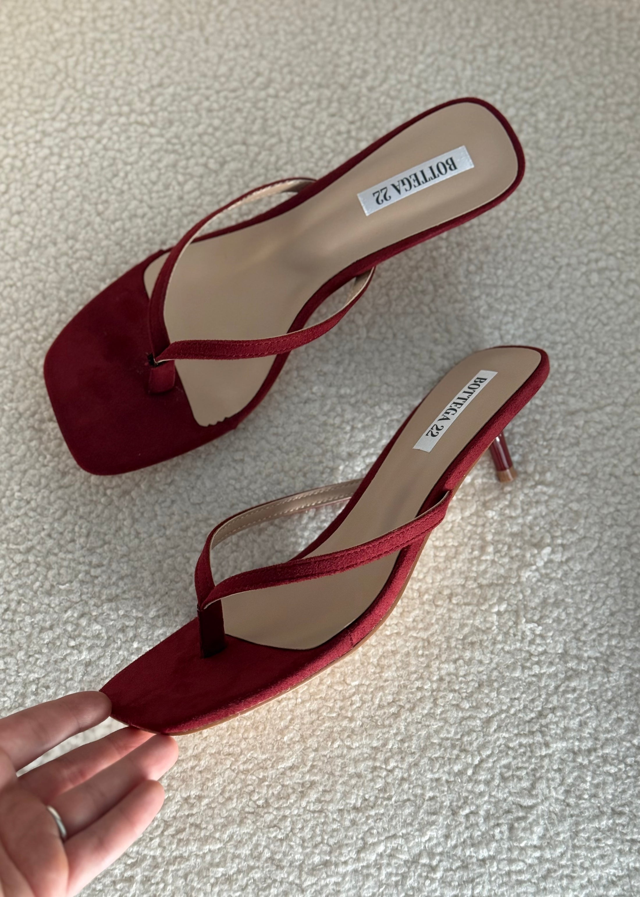 Sandali infradito con tacco bordeaux effetto suede
