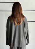 Carica l'immagine nel visualizzatore della galleria, Maglia dolcevita oversize -KONTATTO
