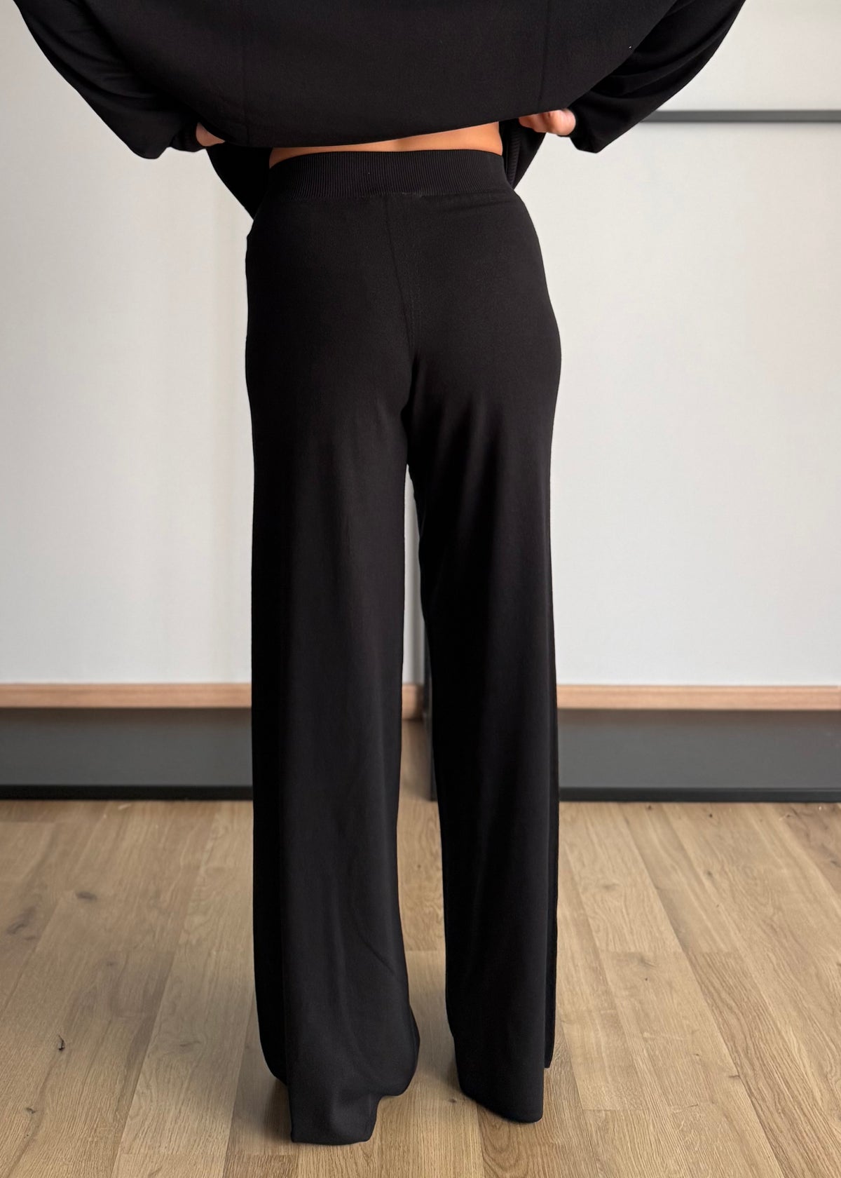 Pantalone nero in viscosa - KONTATTO