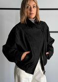 Carica l'immagine nel visualizzatore della galleria, Giacca biker nera con zip oro - ZAHJR
