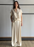 Carica l'immagine nel visualizzatore della galleria, Pantalone palazzo ZAHJR latte

