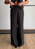 Carica l'immagine nel visualizzatore della galleria, Pantalone nero palazzo con cintura - ZAHJR
