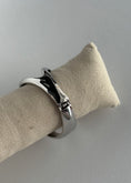 Carica l'immagine nel visualizzatore della galleria, Bracciale rigido argento effetto scultoreo
