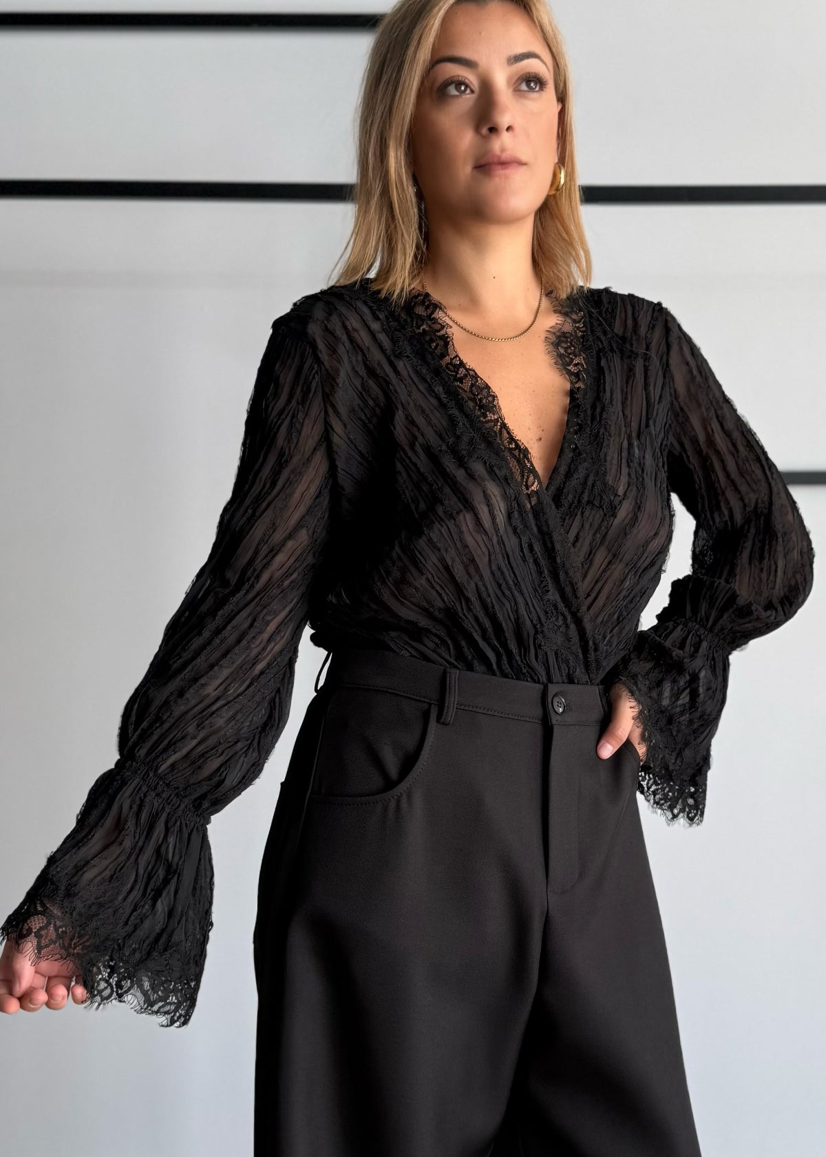 Body nero in pizzo con scollo incrociato - PHILIALOFT