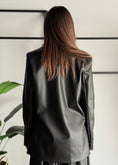 Carica l'immagine nel visualizzatore della galleria, Blazer in ecopelle -KONTATTO
