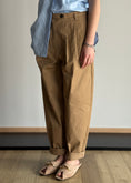 Carica l'immagine nel visualizzatore della galleria, Pantalone ZAHJR con pinces
