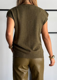 Carica l'immagine nel visualizzatore della galleria, Gilet in maglia con scollo a V olio -  ZAHJR
