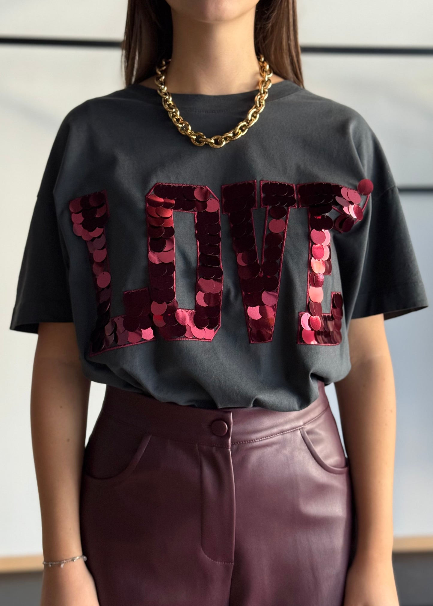 T-shirt con scritta “love” in paillettes -ZAHJR