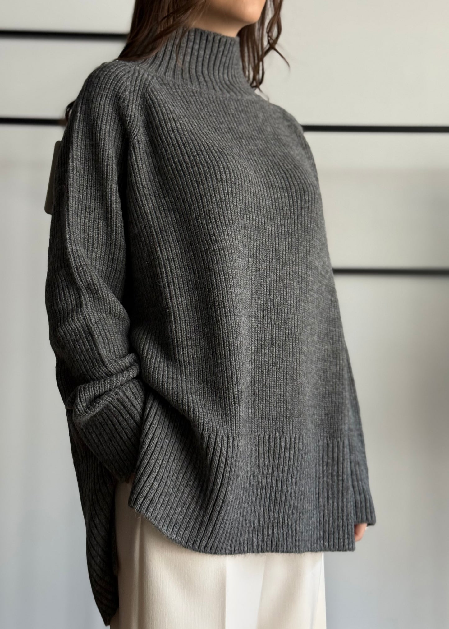 Maglia dolcevita a coste laterali -KONTATTO