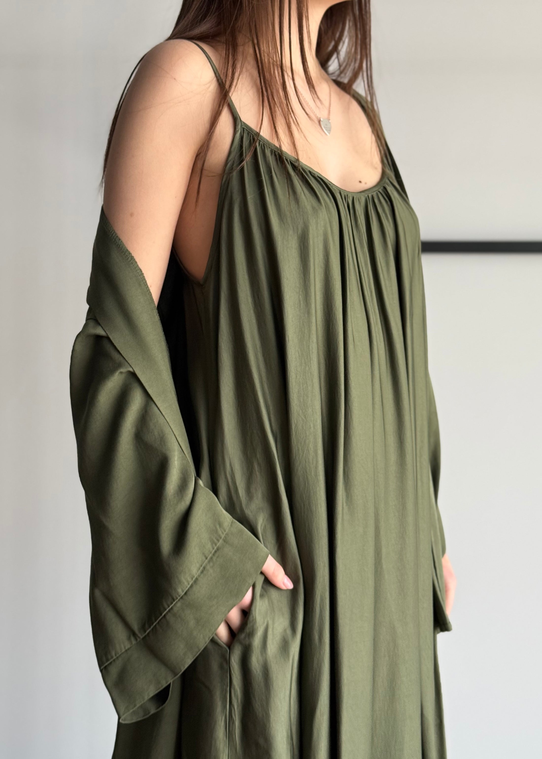 Abito lungo ZAHJR in satin militare