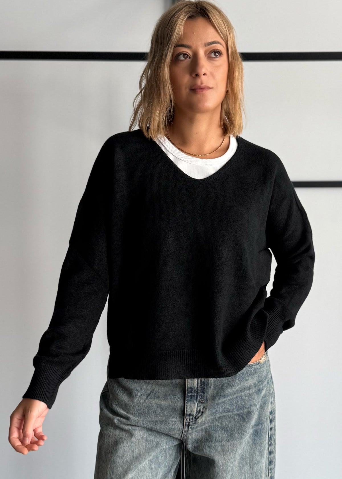 Maglia over scollo V nero - ZAHJR