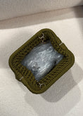 Carica l'immagine nel visualizzatore della galleria, Clutch intrecciata olio
