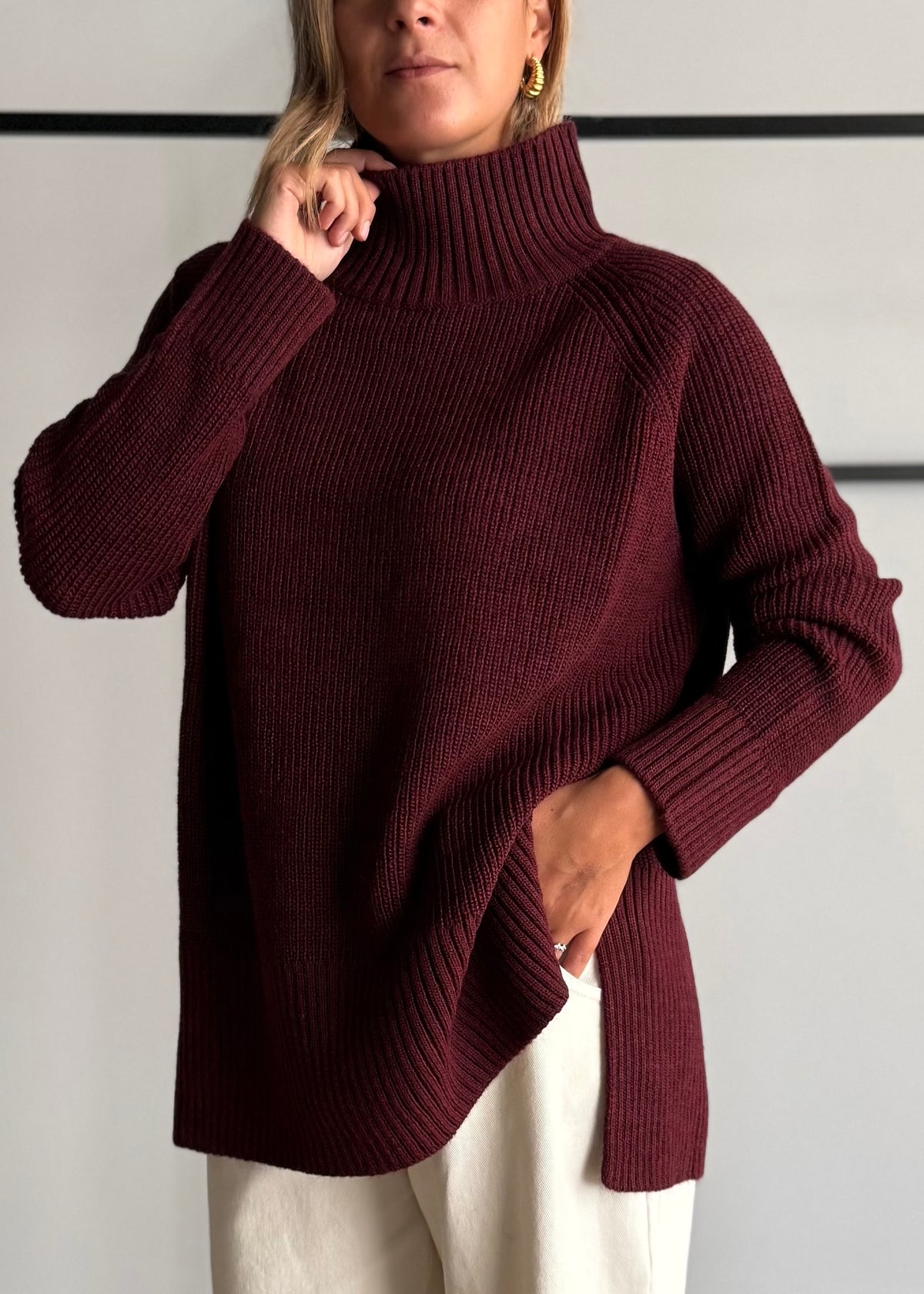 Maglia marsala modello cratere con spacchi - KONTATTO
