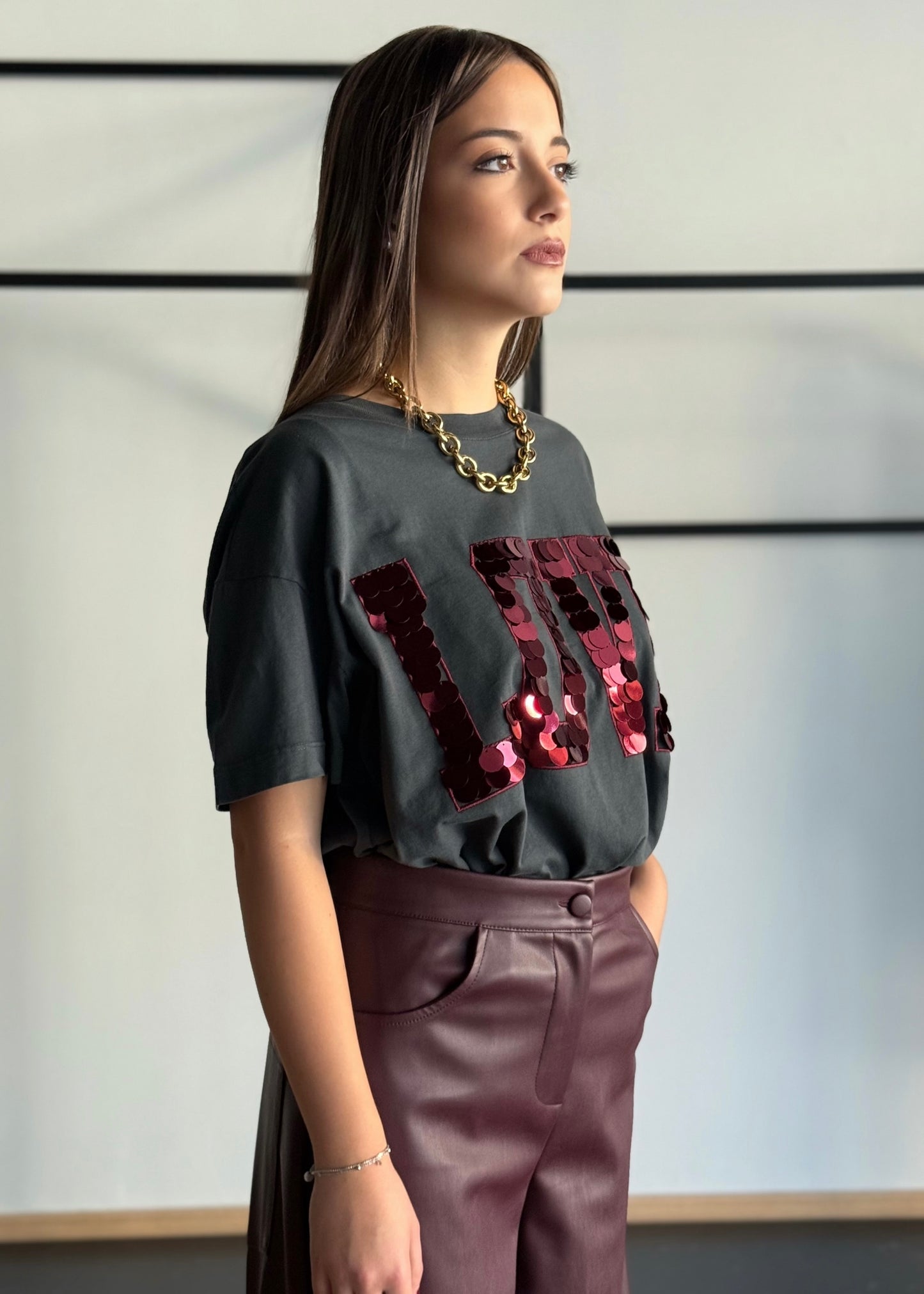 T-shirt con scritta “love” in paillettes -ZAHJR