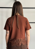 Carica l'immagine nel visualizzatore della galleria, Maglia KONTATTO con fondo in pizzo nutella
