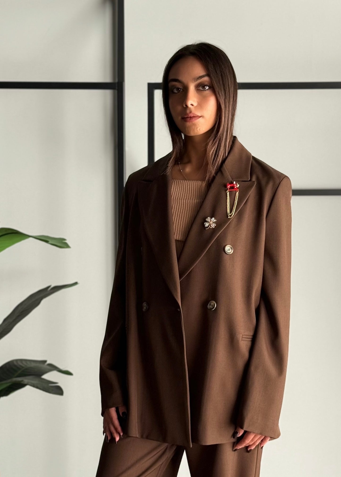 Blazer doppiopetto con spille gioiello -ZAHJR