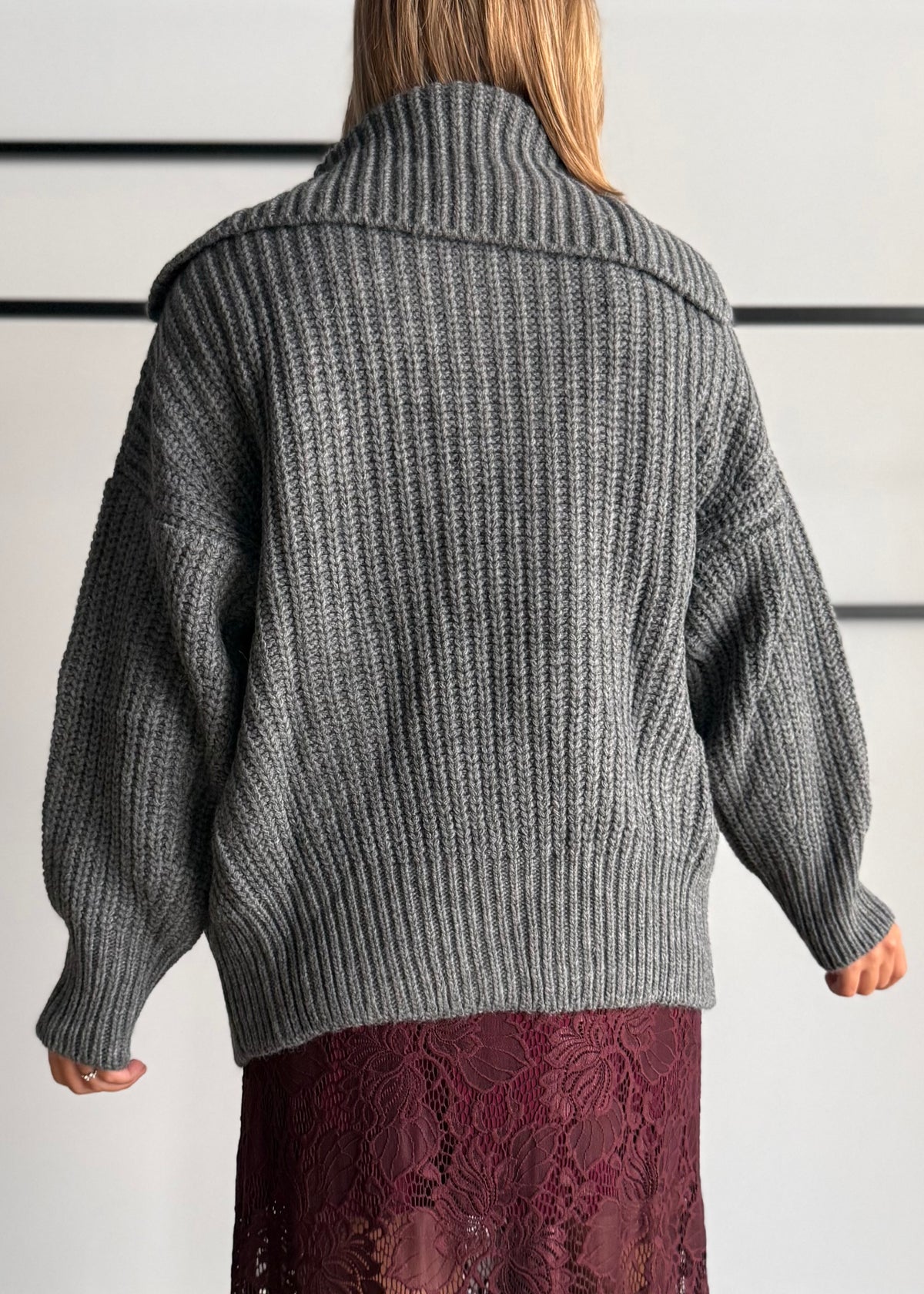 Cardigan grigio con maxi collo e zip - KONTATTO